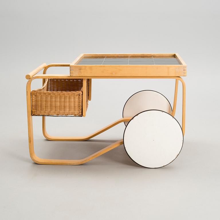 ALVAR AALTO, A TEA TROLLEY 900. 1950-/60s.