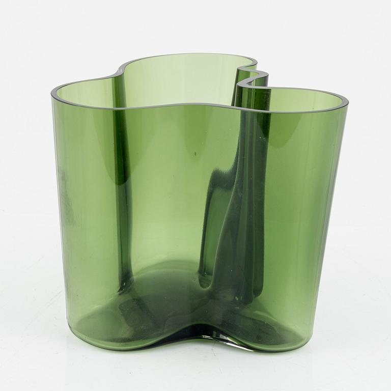Alvar Aalto, a 'Savoy' 50-year jubilee vase, 3030, signed A. Aalto 1936-1986, Iittala 7003/8000.