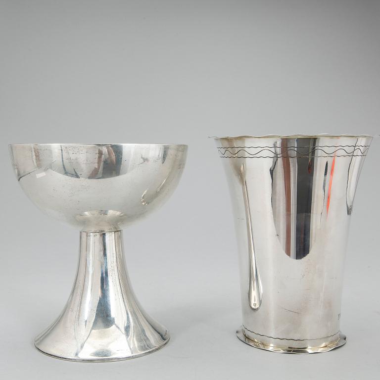 BÄGARE, 2 st, Guldsmedsaktiebolaget, Stockholm, 1922, 1937. Totalvikt ca 495 gram.