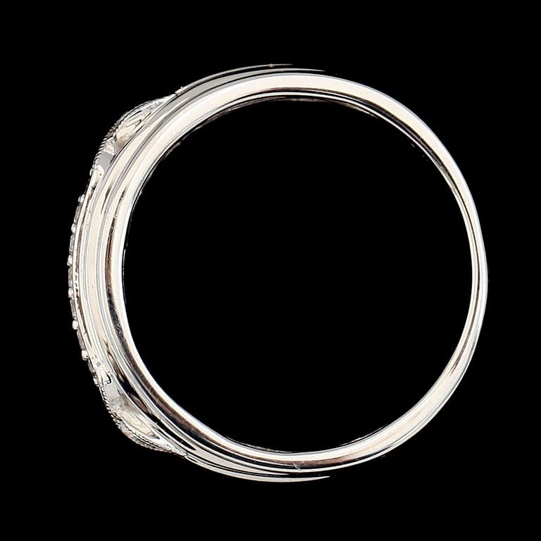 RING, 10K vitguld, briljantslipade diamanter tot ca 0.06 ct. Vikt ca 4 g.
