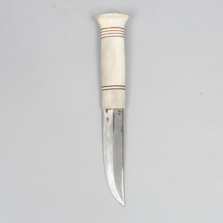 Esse Poggats, a reindeer horn knife, signed.