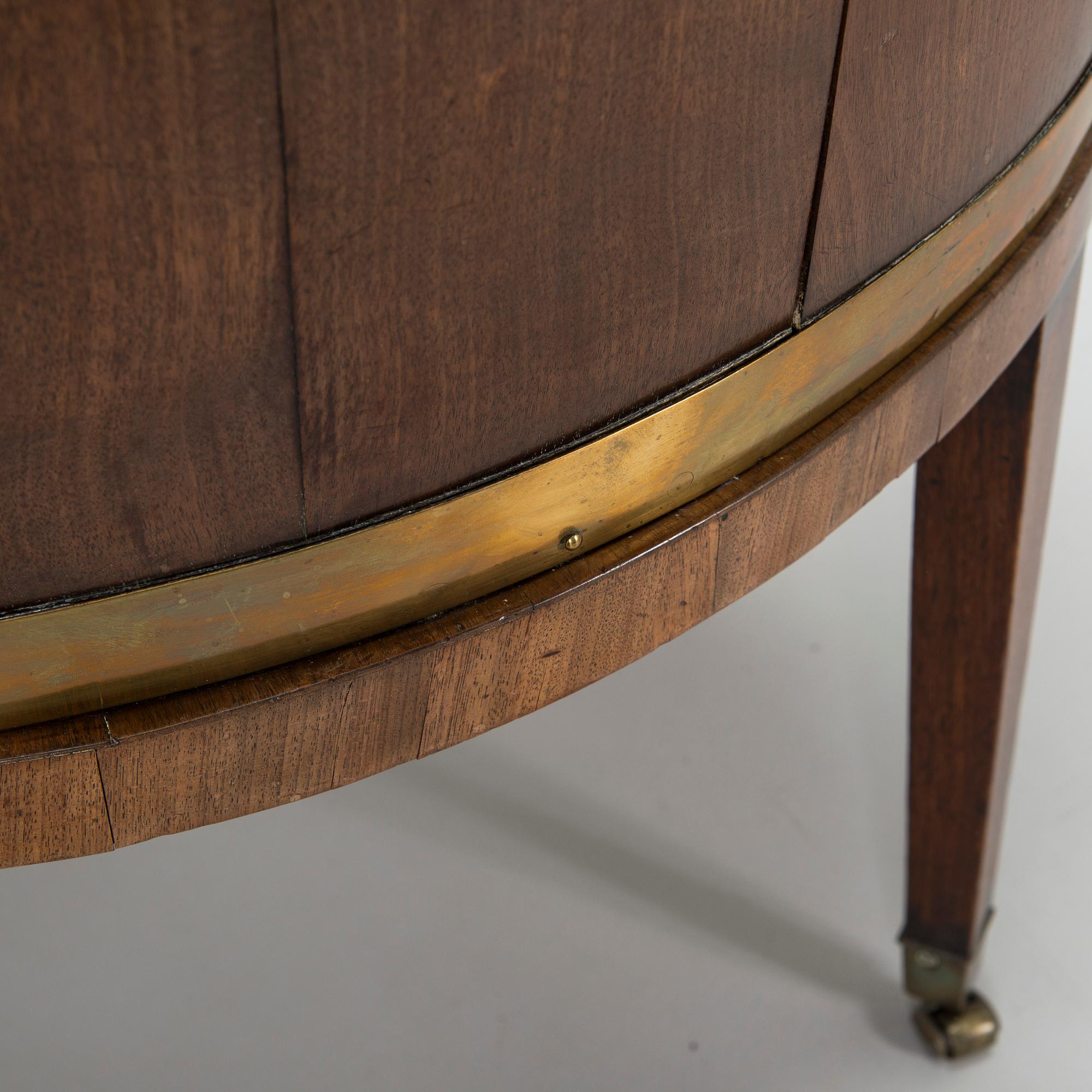An 18th century english wine cooler.