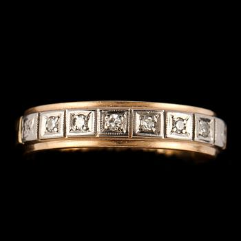RING, 18k guld och vitguld med 6 åttkantslipade diamanter, Rahlens, Borås, 1970. Vikt 3 g.