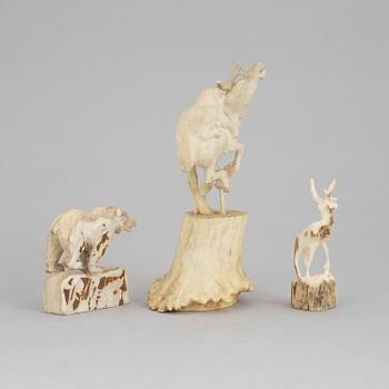 ERIK NORBERG, 3 figurines in reindeer horns, 2 of wich by Erik Norberg.