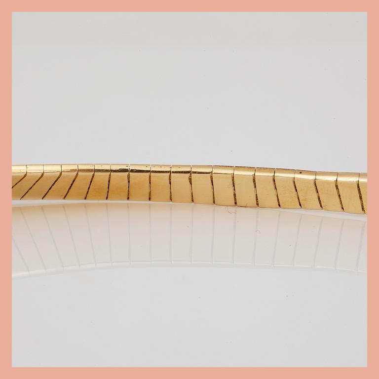 COLLIER, 18K guld med briljantslipade diamanter, tot ca 0,54 ct. Total vikt ca 79 g.