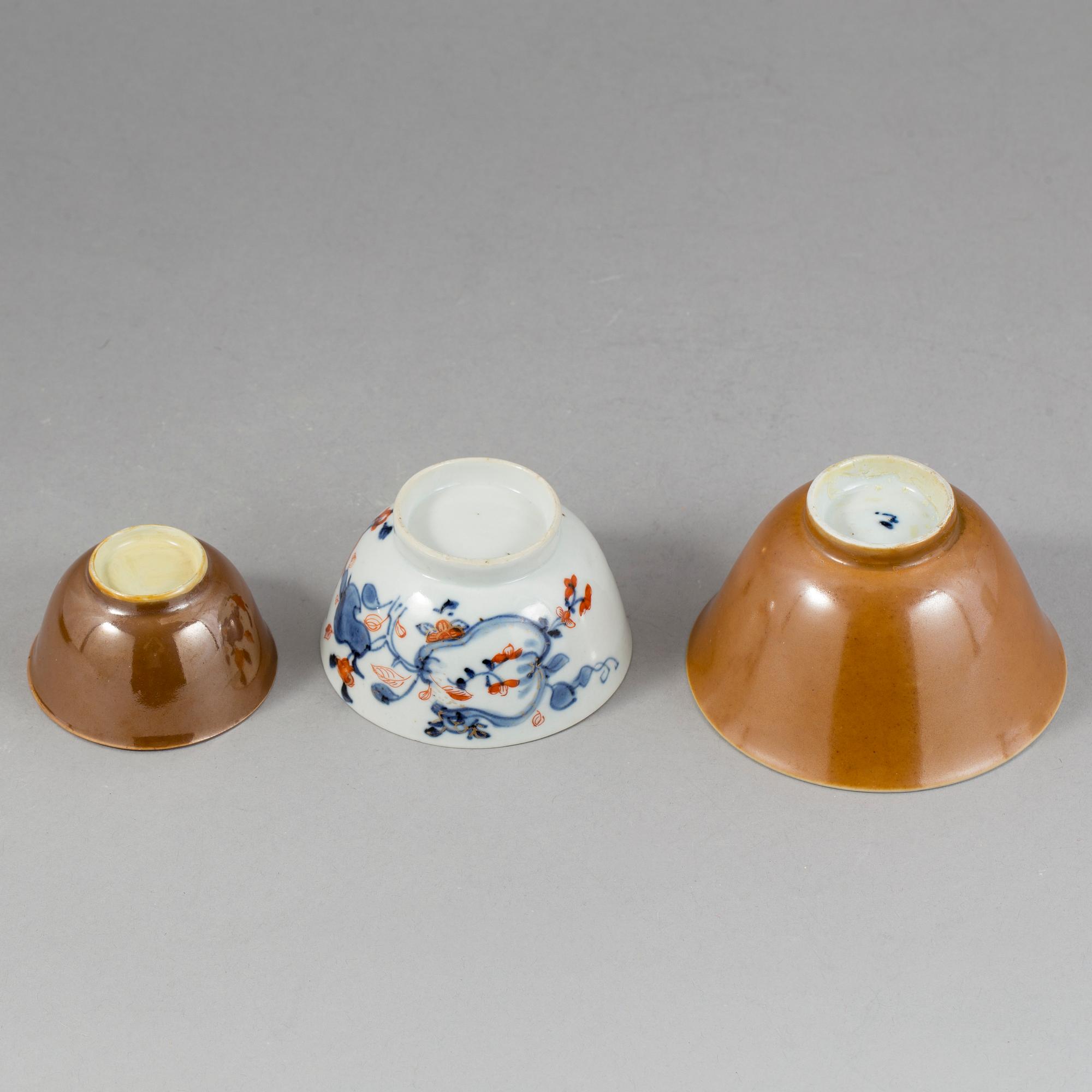 KOPPAR, 3 st olika. Porslin, Kina, 1700-tal.