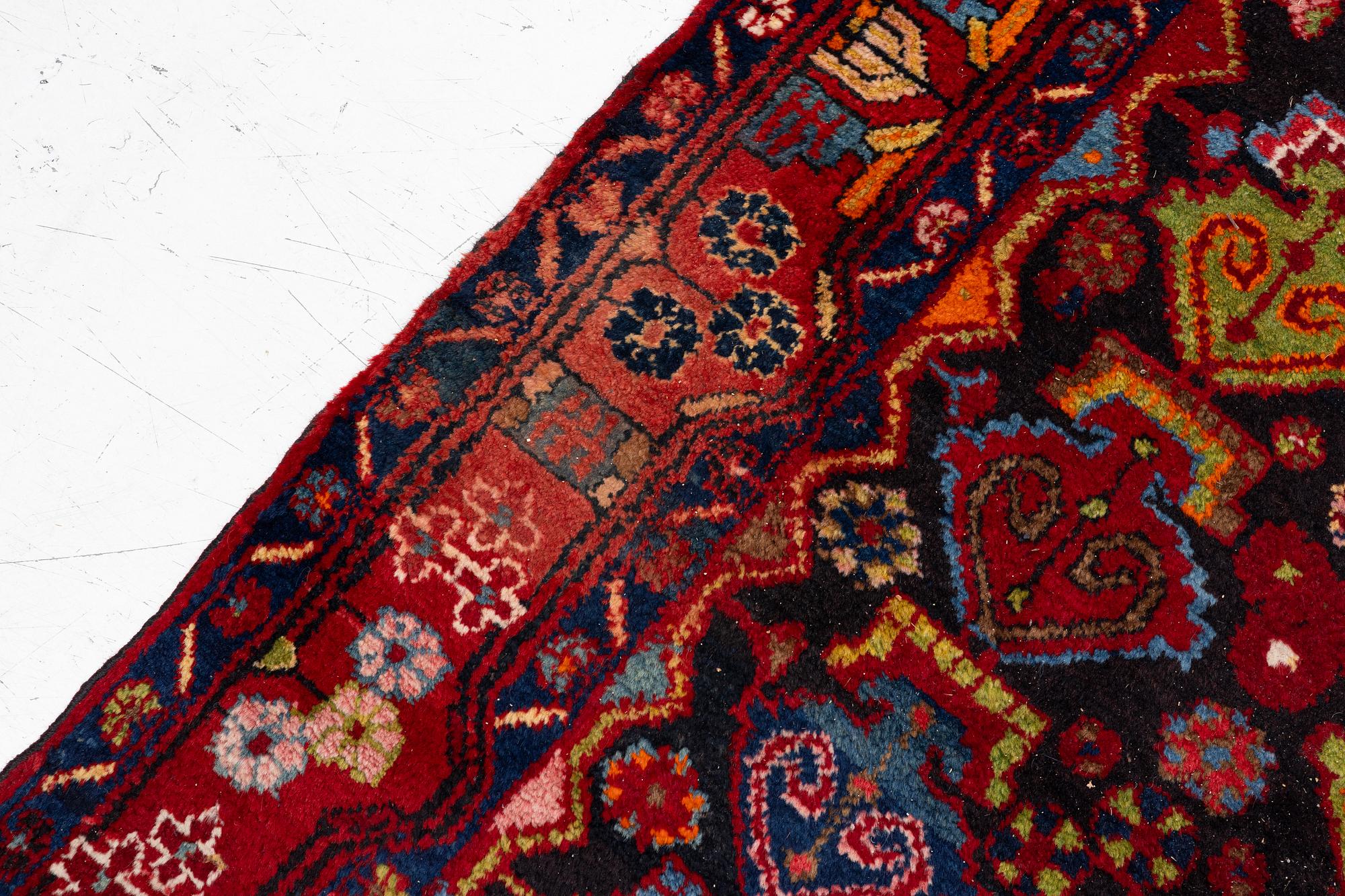 Semi-Antique Senneh runner., approx. 485 x 115 cm.