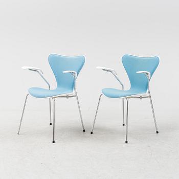 Arne Jacobsen, karmstolar, 8 st, "Sjuan", Fritz Hansen, Danmark, daterade 2001.
