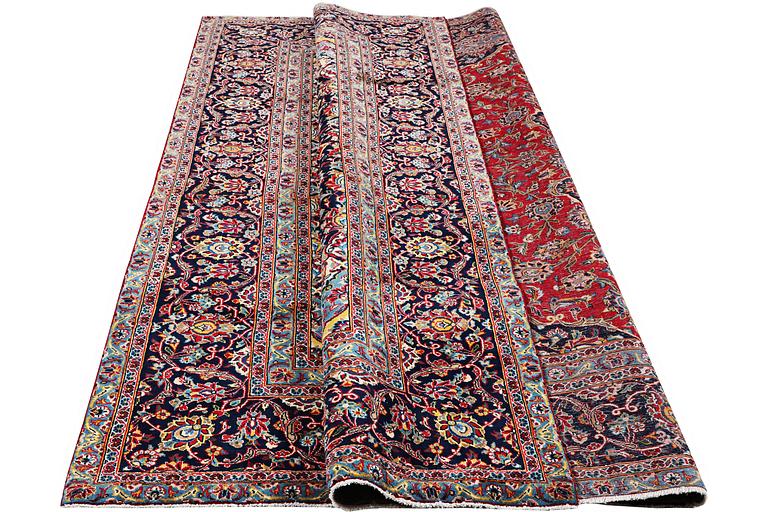 A carpet, Kashan, ca 273 x 270 cm.