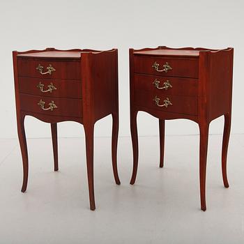 SÄNGBORD, 1 par, rokokostil, 1900-talets andra hälft.