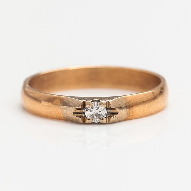 A 14K gold ring with a ca. 0.10 ct diamond. Finland 1993.