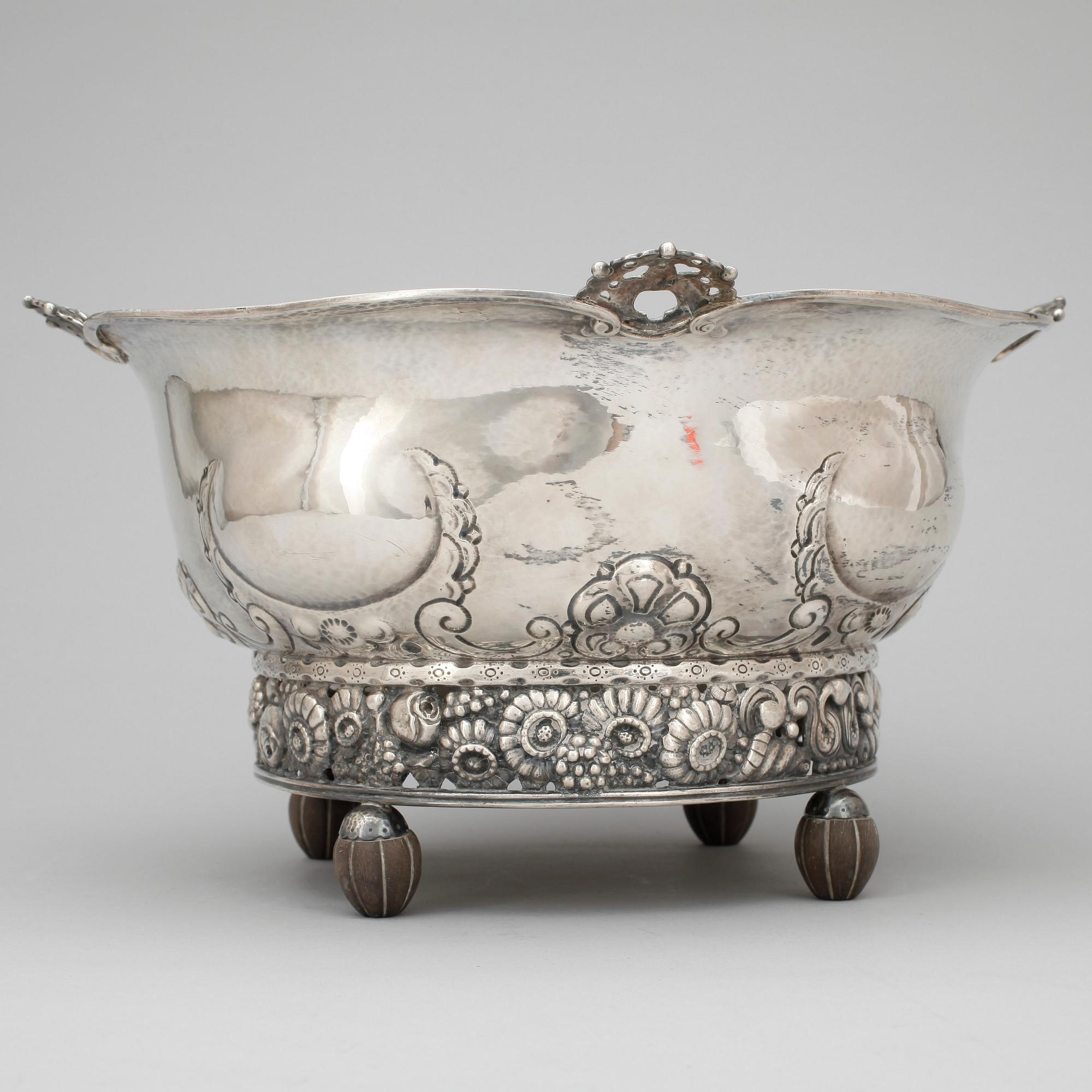 SKÅL, silver, Bremer Werkstätte, Tyskland, 1900-talets första hälft. Total vikt ca 942 gram.