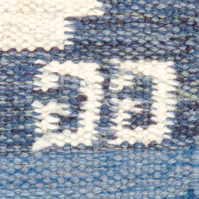 Matta rölakan signerad GG  (Gitt Grännsjö-Carlsson), ca 290x201 cm.