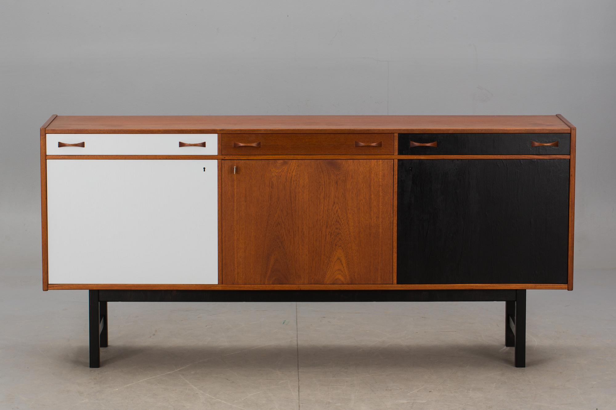 SIDEBOARD, Ulferts, Tibro, 1900-talets andra hälft.