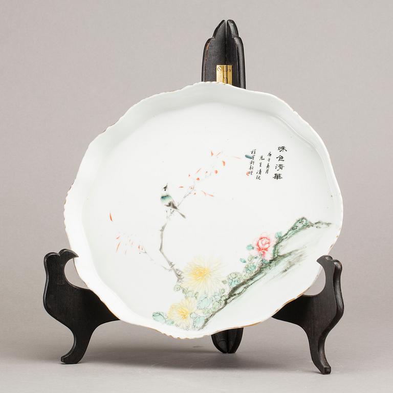 A Chinese Porcelain Tray, beginning of 20th century.