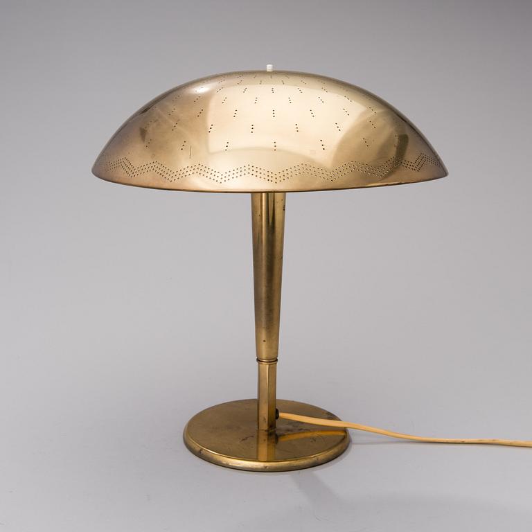 PAAVO TYNELL, BORDSLAMPA. Tillverkad av Taito Oy eller Idman. 1940-tal.