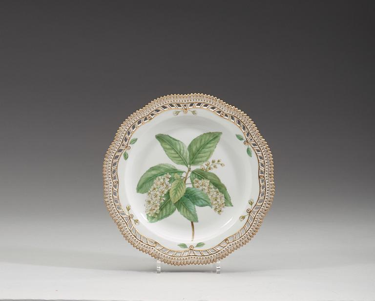 A set of 14 Royal Copenhagen 'Flora Danica' plates, Denmark, 20th Century.