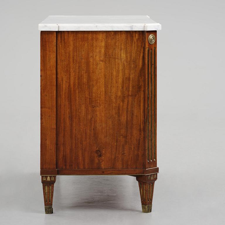 A late Gustavian mahogny commode by C D Fick (1776.1896).