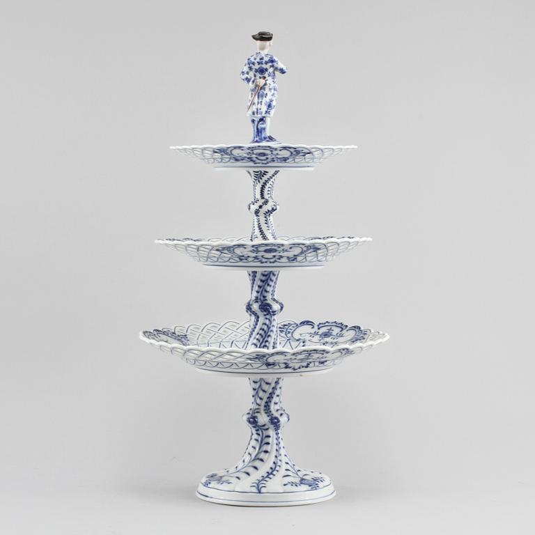ETAGERE, SKÅL PÅ FOT samt FAT, porslin, Tyskland, 1900-talets mitt.