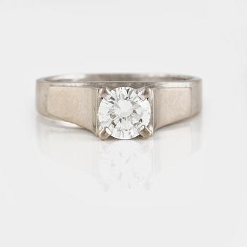 RING, 18K vitguld med briljantslipad  diamant ca 0.5 ct, utländska stämplar. Vikt 4,7 gram.