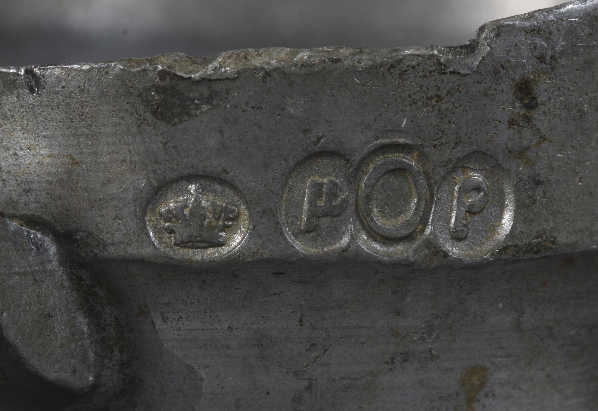 MÅTTKANNOR, 4 st samt TEKANNA, tenn.