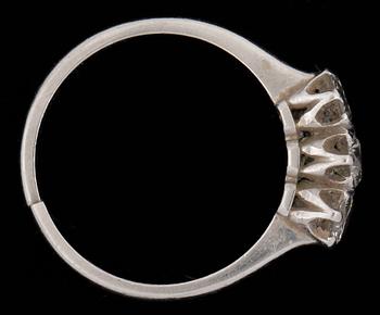 RING, 18k vitguld med diamanter tot ca0,77ct. Vikt 3g.