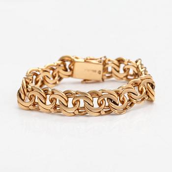An 18K gold Bismarck bracelet. Swedish marks.