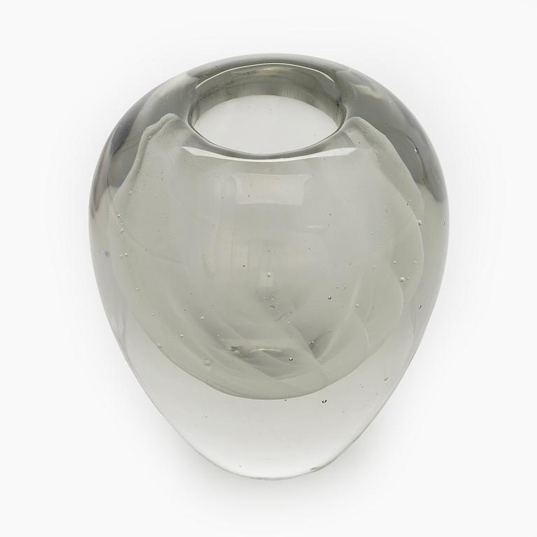 Gunnel Nyman, vas, modell "GN 33", Nuutajärvi Notsjö 1949 - 1951 osignerad.