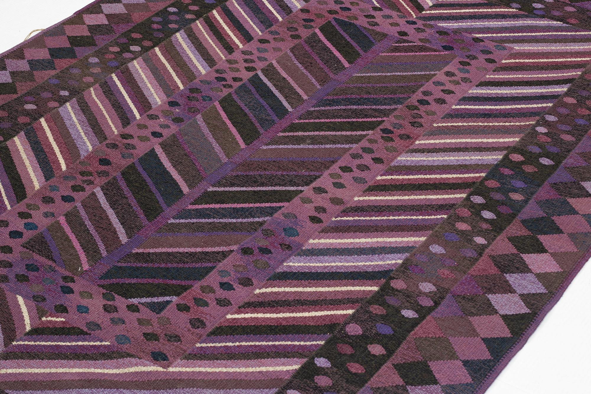 Marianne Richter, matta, "Granen violett", gobelängteknik, ca 223 x 152 cm, signerad AB MMF MR.