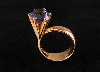 Elis Kauppi, RING, guld 14K, ametist, Kupittaan Kulta, 1960-tal. Vikt 7 g.