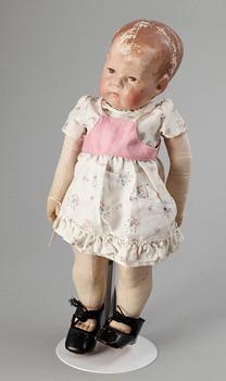 911. A German Käthe-Kruse girl doll, 1920s/30s.