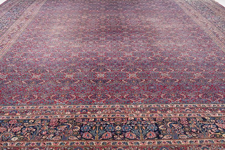 Carpet, Kirman, antique/semi-antique, approx. 560 x 375 cm.