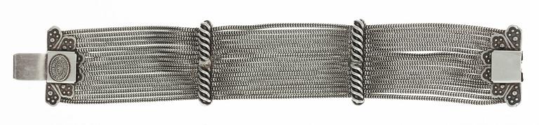 ARMSMYCKE, låghaltigt silver, Pierre Lorion, Sylvia Karels, Paris. 1900-talets senare hälft.