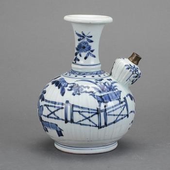 KENDI, porslin, Japan, Edo (1603-1867).