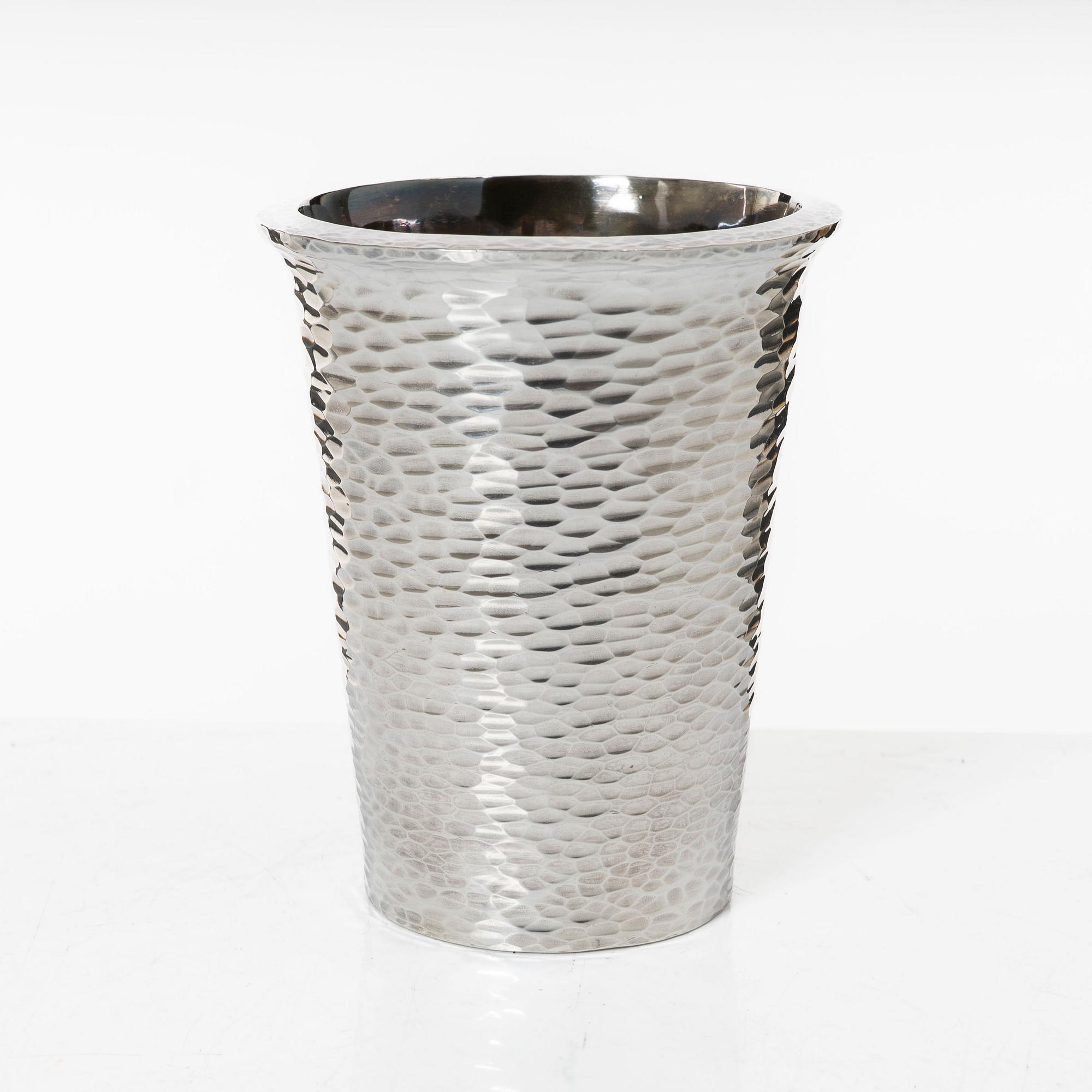Cup. sterling silver, Roland Lantz Stockholm 1972.