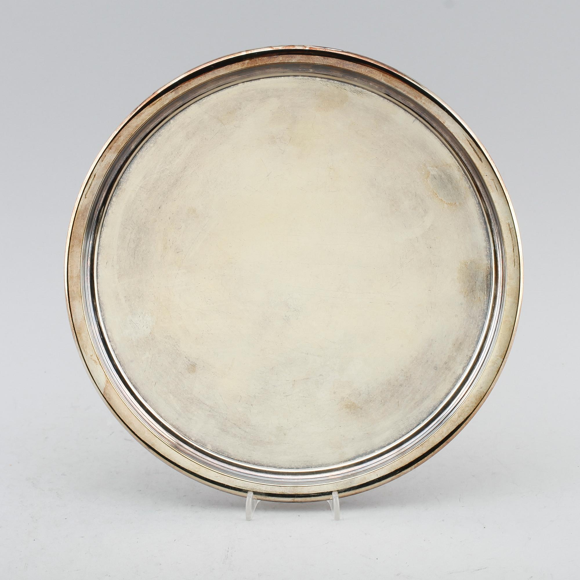 BRICKA, förgyllt silver, J Tostrup, Oslo, 1960-tal. Vikt ca 689 g.