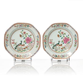 Sopptallrikar, 12 stycken, porslin. Qingdynastin, Qianlong (1736-95).