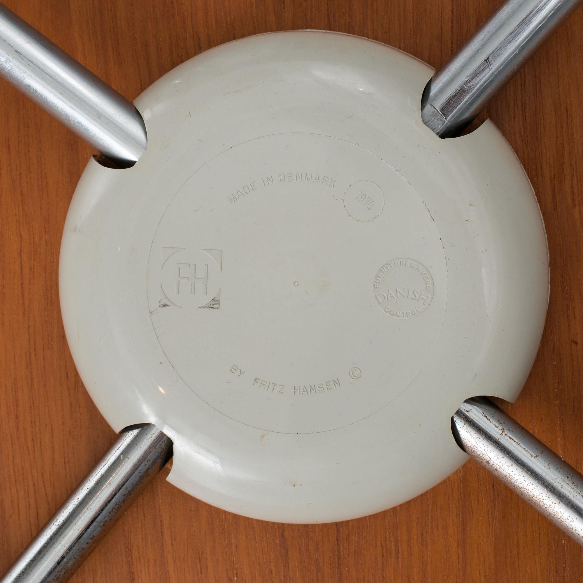 KARMSTOL, "Sjuan", Arne Jacobsen, Fritz Hansen. 1970.