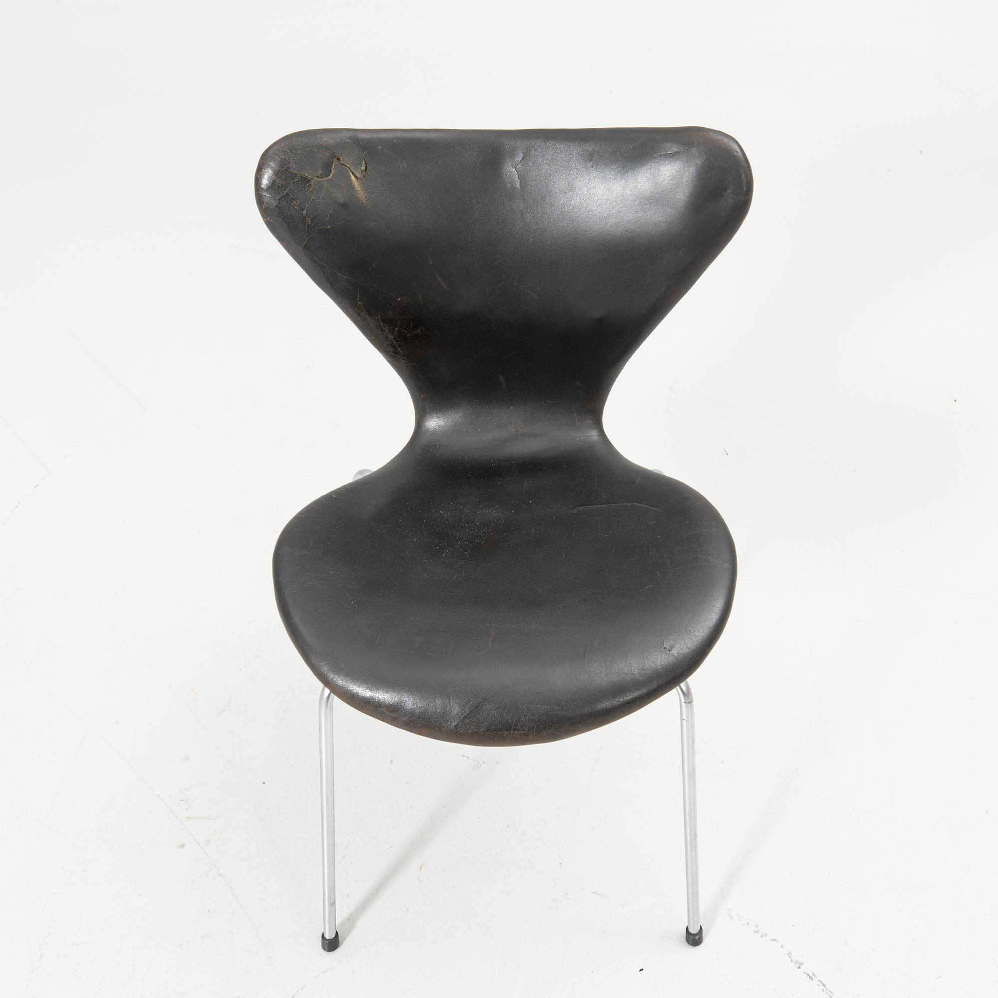 Arne Jacobsen, Chair, “Series 7”, Fritz Hansen, Denmark.