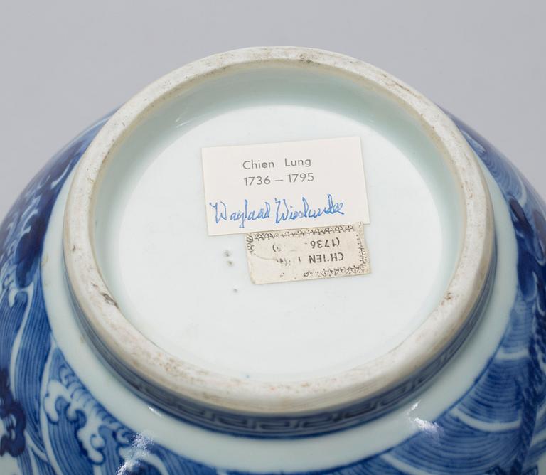 URNA, porslin. Qingdynastin, Qianlong (1736-95).