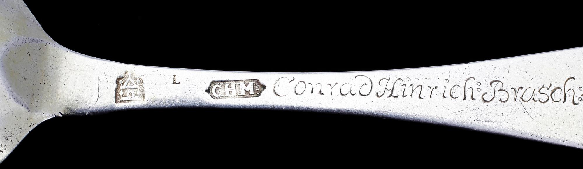 DOPSKED, silver, Conrad Heitmüller, Nyköping. Dat 1744 i gravyren. Vikt ca 50 gram.