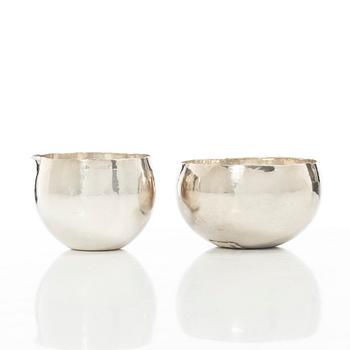 Leif Söderlund Silversmide, gräddsnipa och sockerskål, silver, Borlänge 1979-1980.