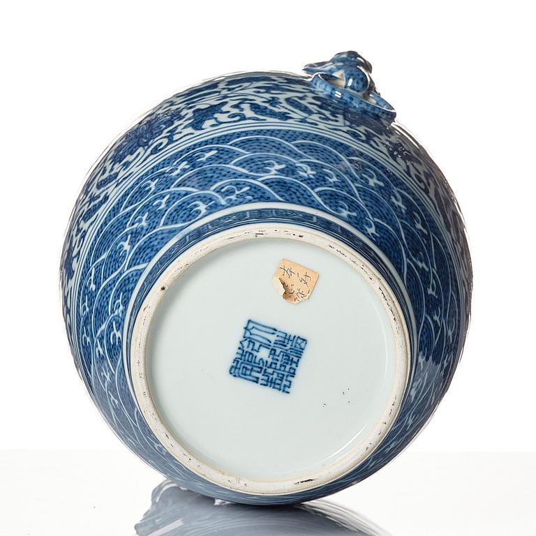 A blue and white vase, with Qianlong mark.