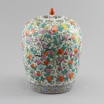 LOCKURNA, porslin, Kina, 1900-tal.