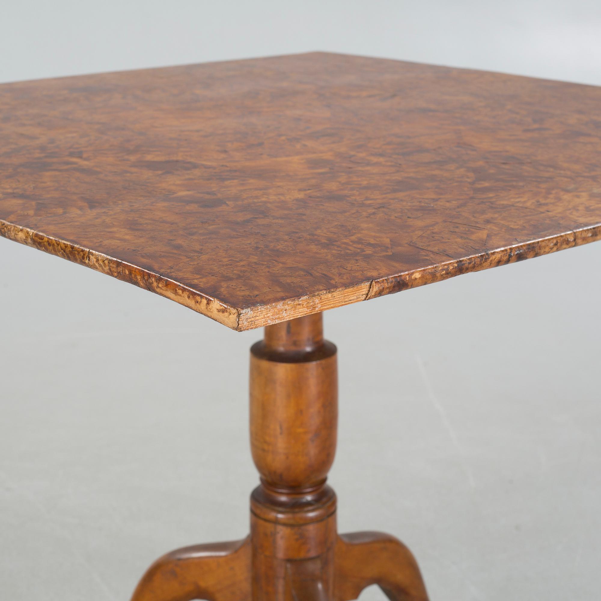 A folding table by Lorentz Lundelius (1776-1805).