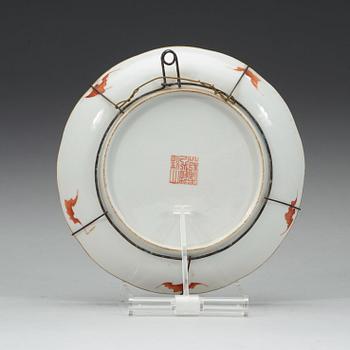 FAT, tre stycken, porslin. Qingdynastin, med Daoguangs sigillmärke och period (1820-50).