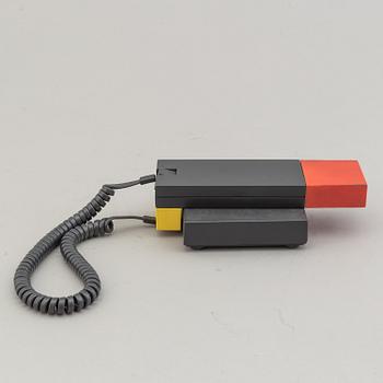 An 'Enorme' phone ny Ettore Sottsass, 1986.