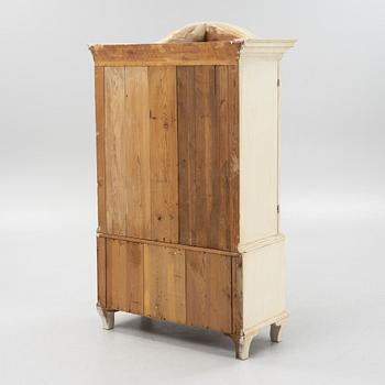 A Rococo style vitrine cabinet, 19th century.