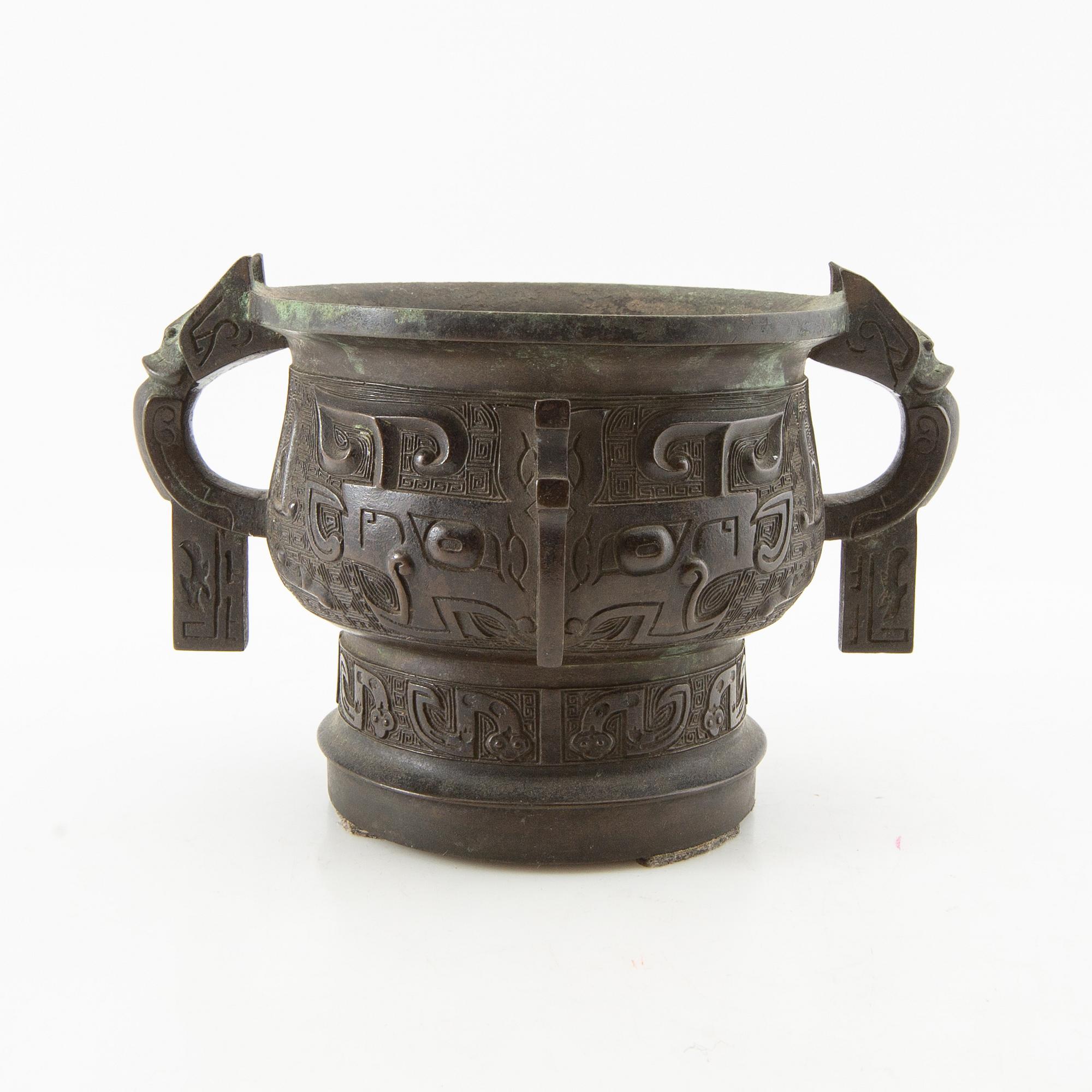 Rökelsekar, brons. Qingdynastin, 1700-/1800-tal.