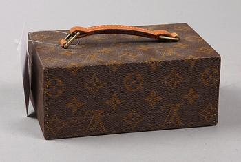 SMYCKESKRIN, Louis Vuitton, Paris. Numr 882777.